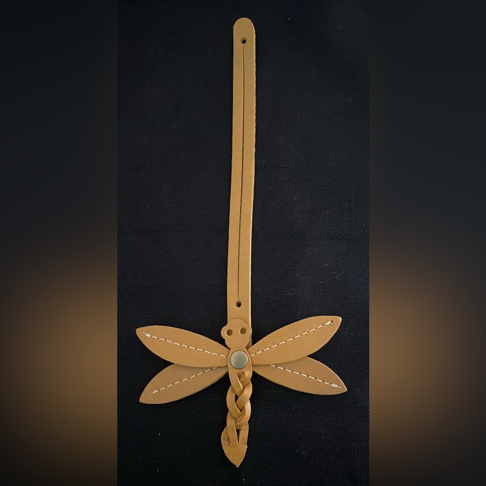Portland Leather Goods Dragonfly Tan tassel.